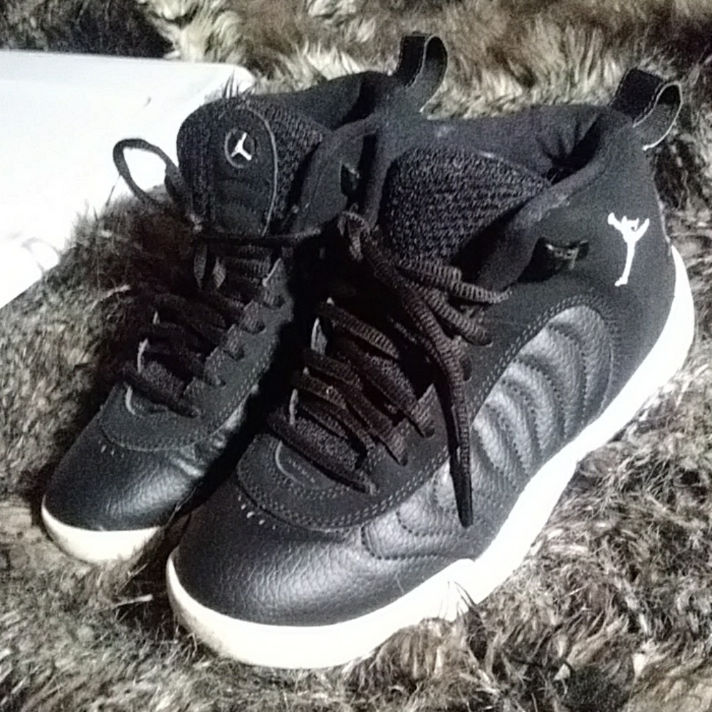 Jordans black &  white in goos used condition